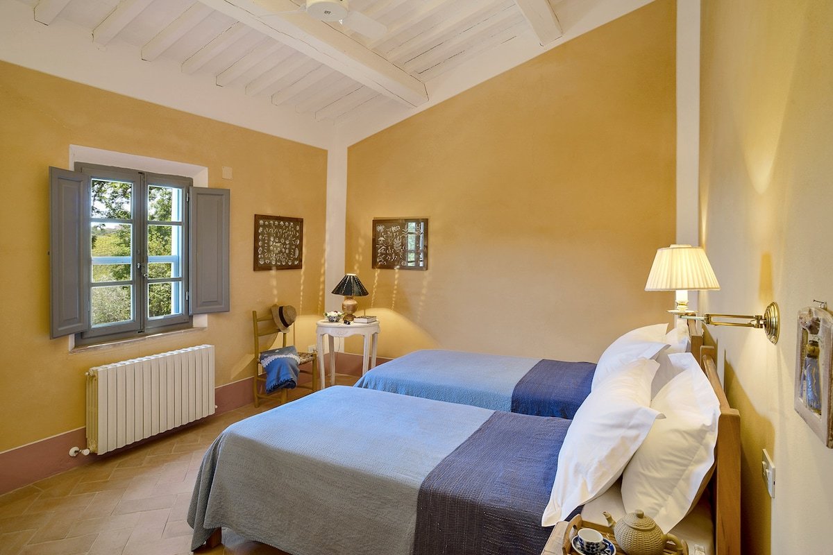 Farmhouse on top wine estate in Montepulciano gallery image 5