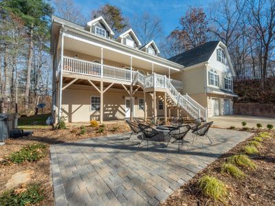 7000 SF • 10 min to Downtown • Hot Tub•Sauna•Bocce