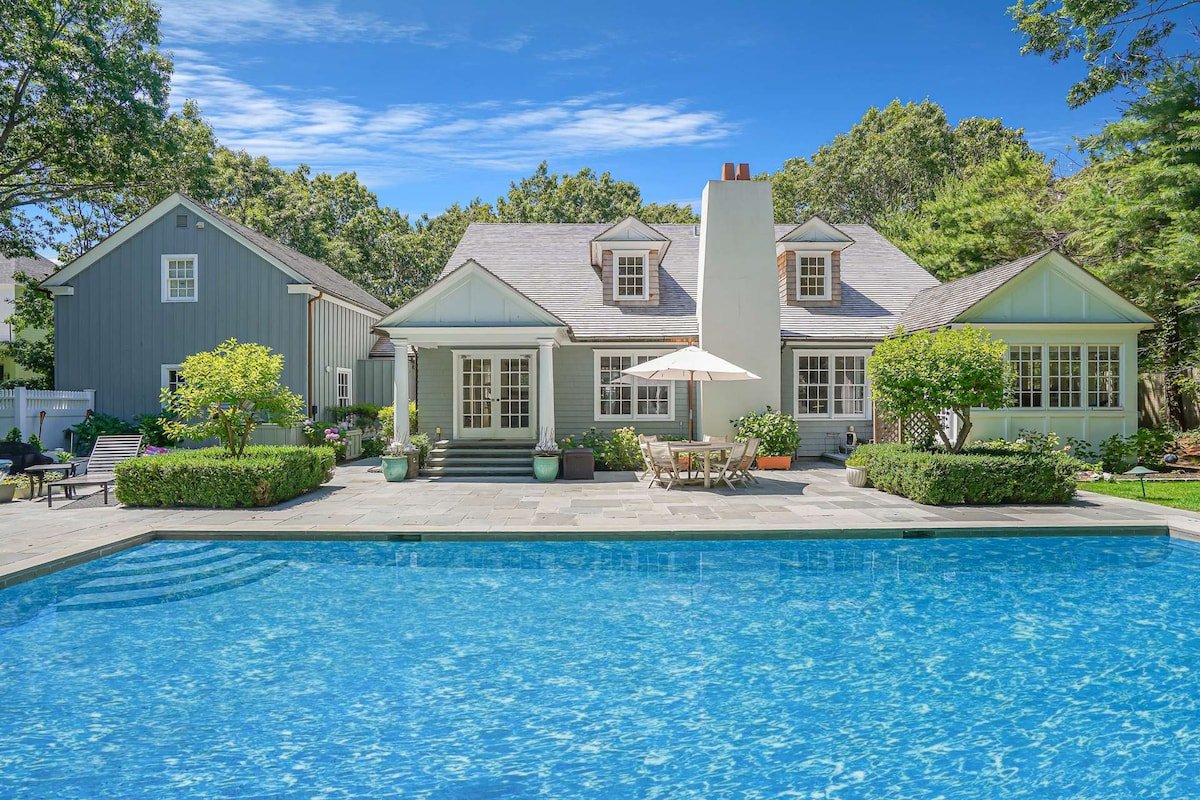 5 Bedrms Fam Friendly Heated Pool Firepit Gym