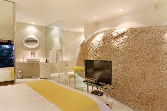 Photo 2 of Eagles Rock Villa accommodation in Bantry Bay, Cape Town with 6 bedrooms and 6 bathrooms