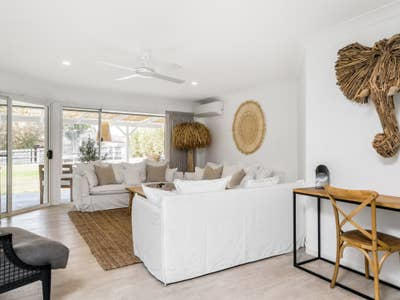 LILY HOUSE *WALK TO TOWN* GORGEOUS HOT SWIM SPA