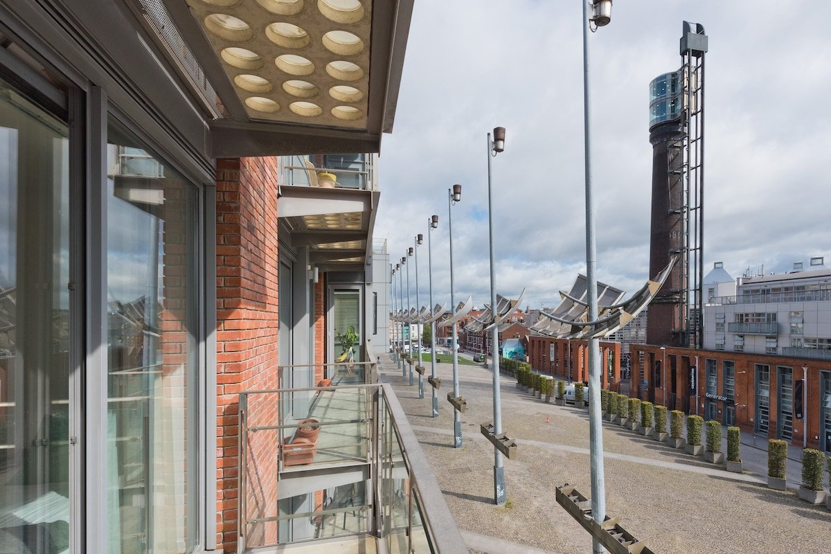 SMITHFIELD SQUARE SUPER 2 BED SPACIOUS APT 31C.. gallery image 5