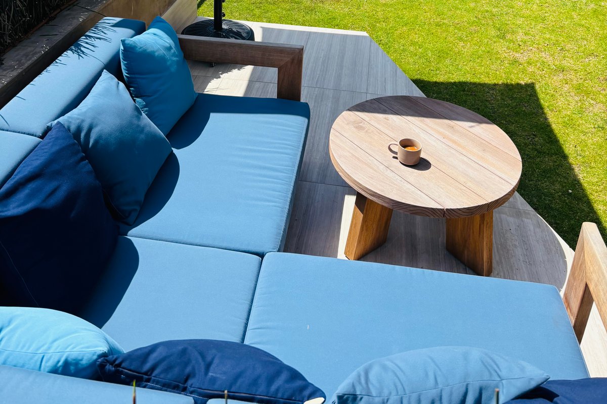 Rare 100 Block Manhattan Beach Walk-Street Home