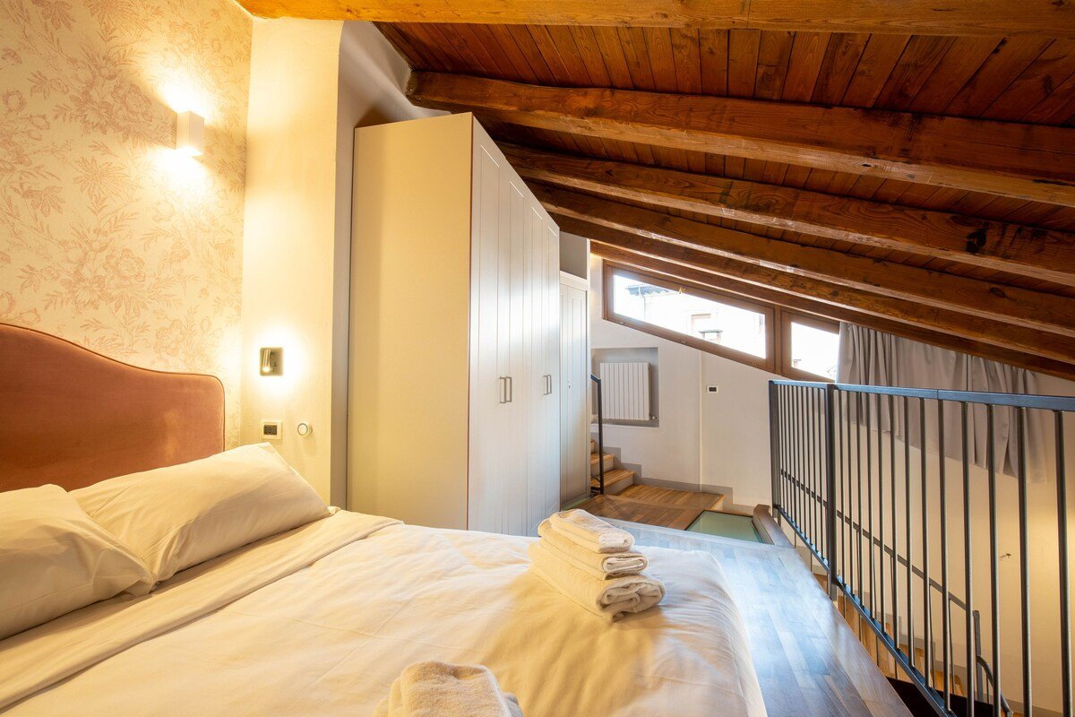 Falegnami Boutique Suites – Entire Palace! gallery image 2