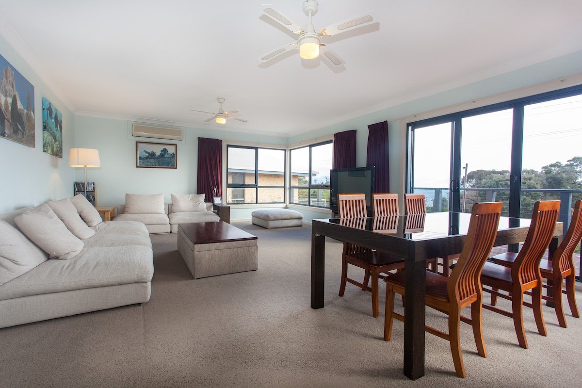 Beach house by a beautiful beach. gallery image 2