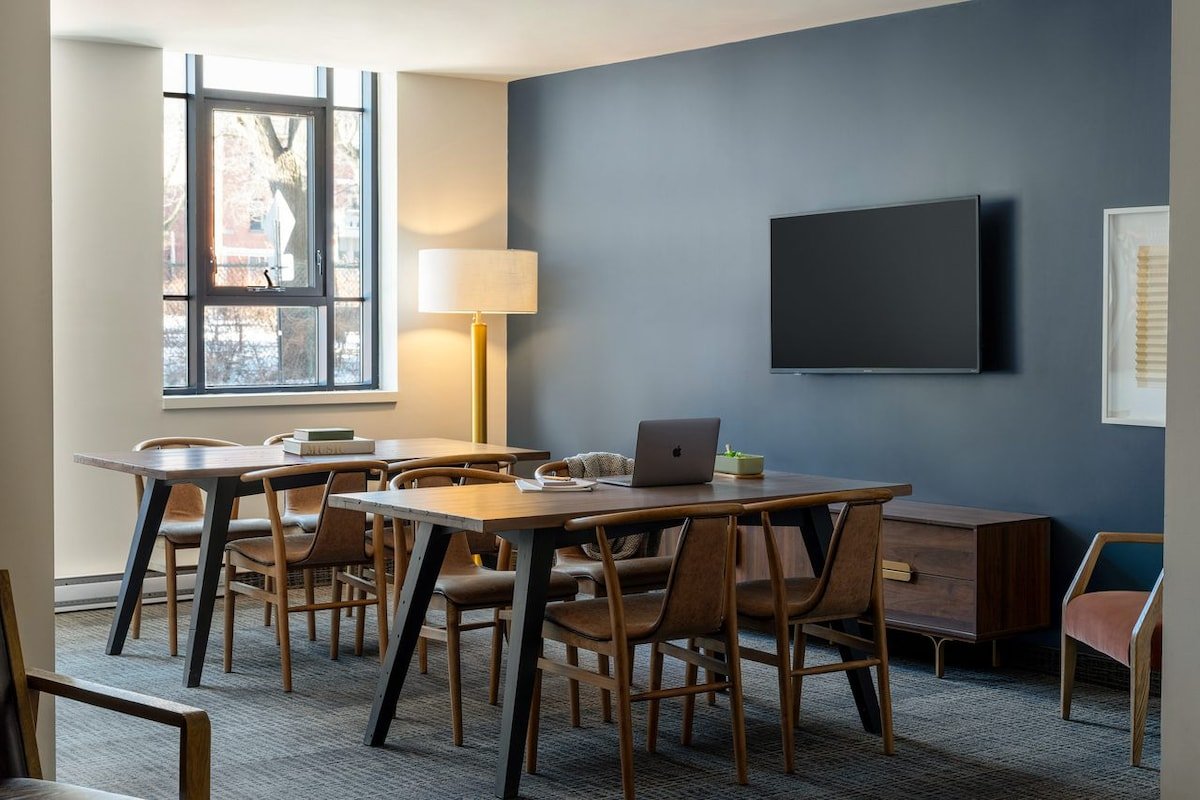 Sonder Le Guerin | Three-Bedroom Apartment gallery image 3