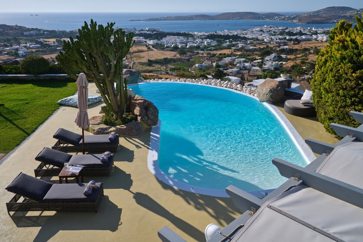 Villa Carmen with pr. pool close to Parikia gallery image 3