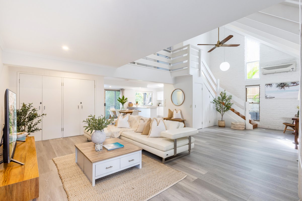 4 homes on 1 large block (sleeps 16) with pool