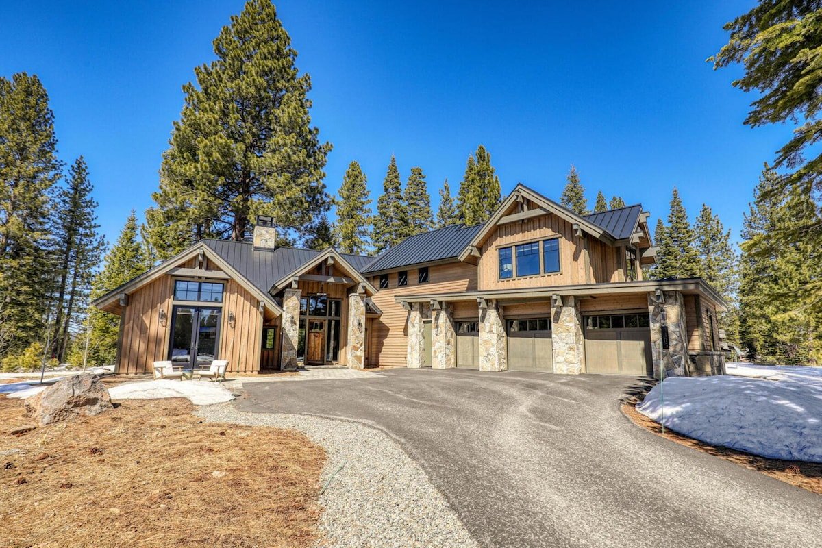 Bound to Impress *Private Hot Tub & Club Amenities