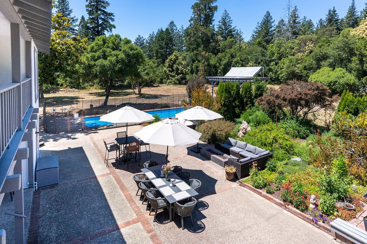 Luxury garden villa w/ hot tub and game room gallery image 3