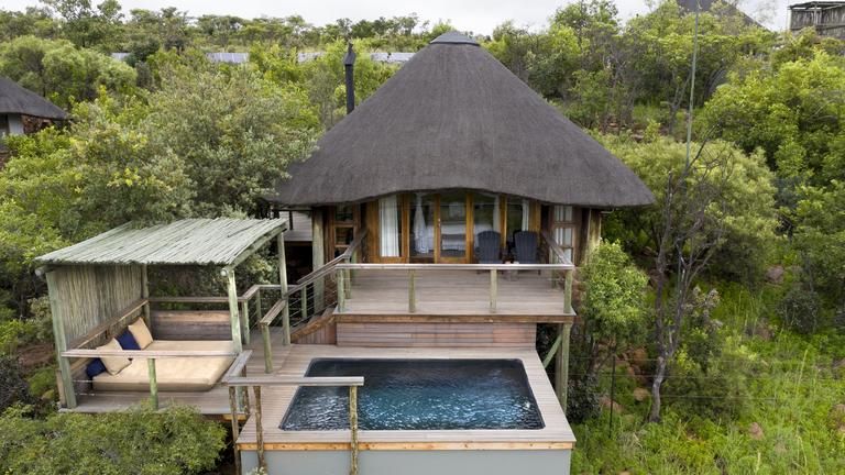 Mhondoro Safari Lodge & Villa Luxury Pool Suite