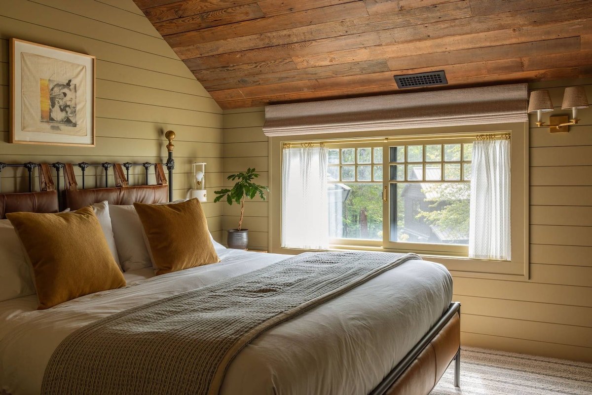 The Carly Estate | Luxe Wine Country Experience w/ gallery image 5