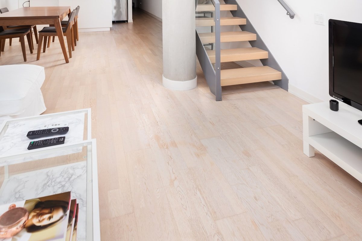 Fabulous 2-Storey Loft in King West with Parking gallery image 3