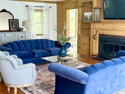 Hudson Home – 5 bd/3.5 ba, Sleeps 12, 4800 sq ft