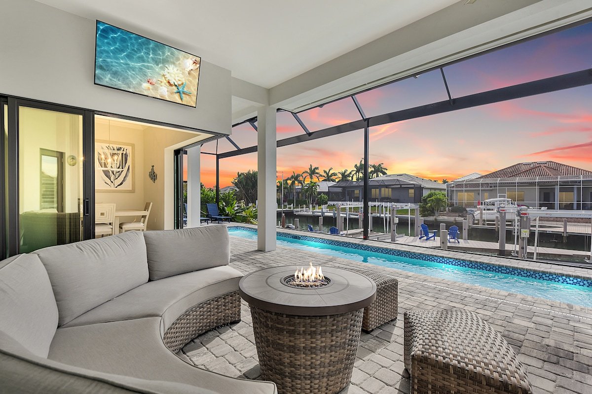Begonia Bay | Luxe Waterfront • Pool • Hot Tub