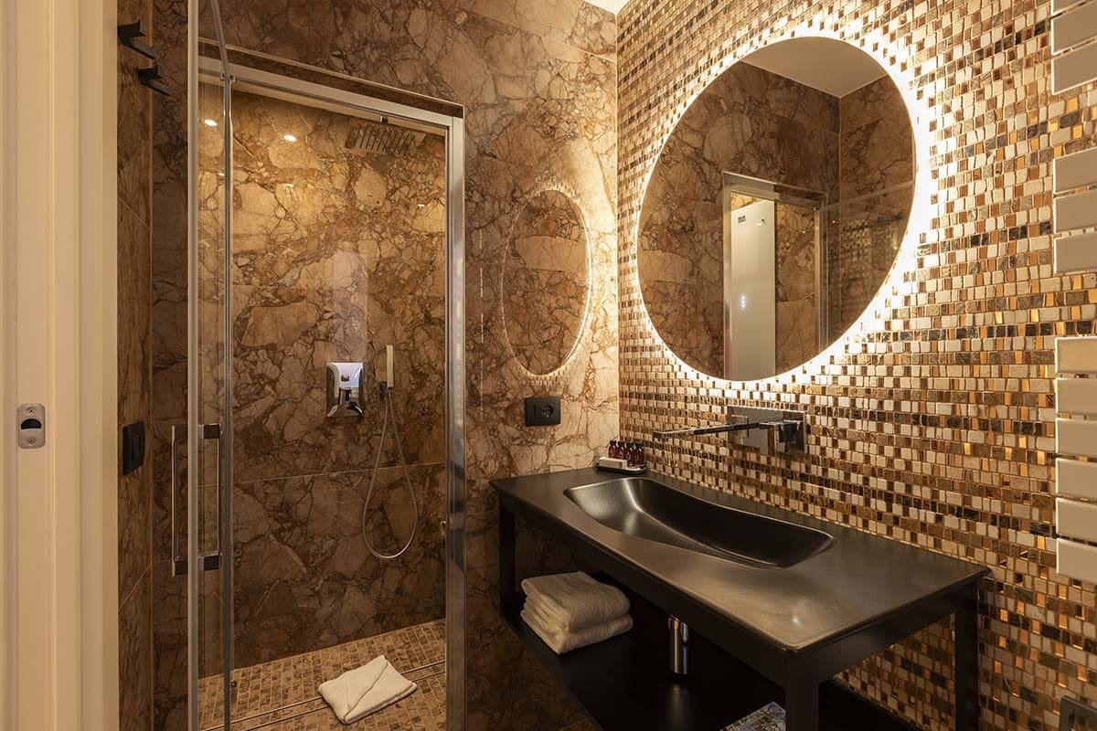 ROMAC Trinity w/ steam bath gallery image 4