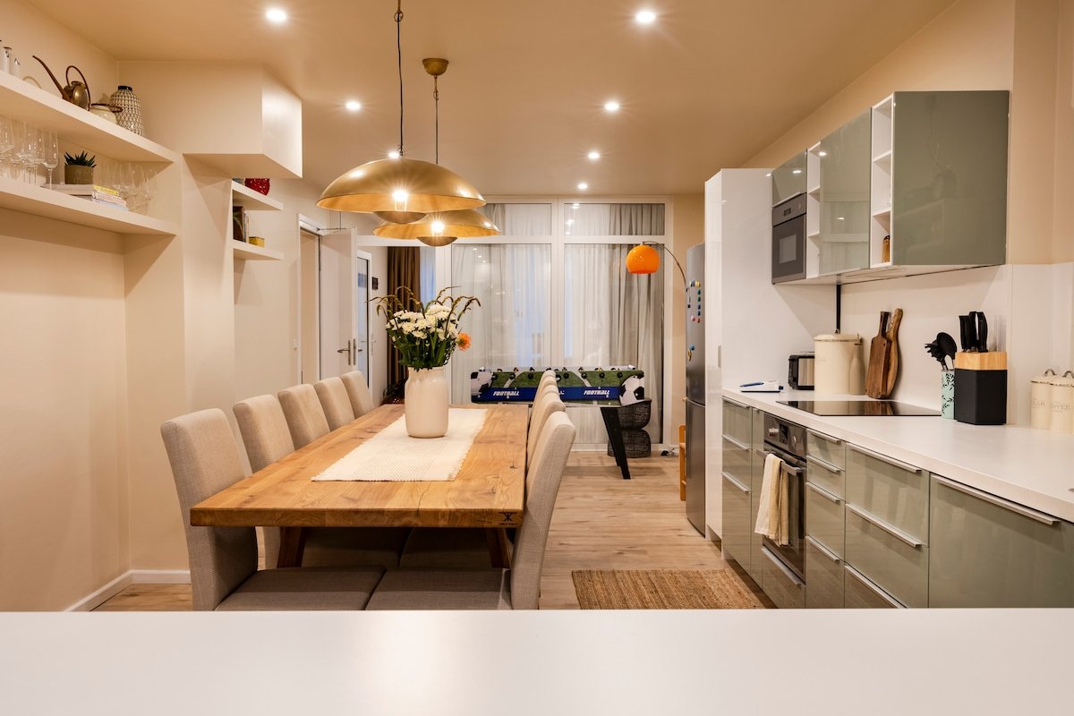 ALEXA Spacious Design Apart 5-10 Ppl/Parking/Wifi gallery image 2