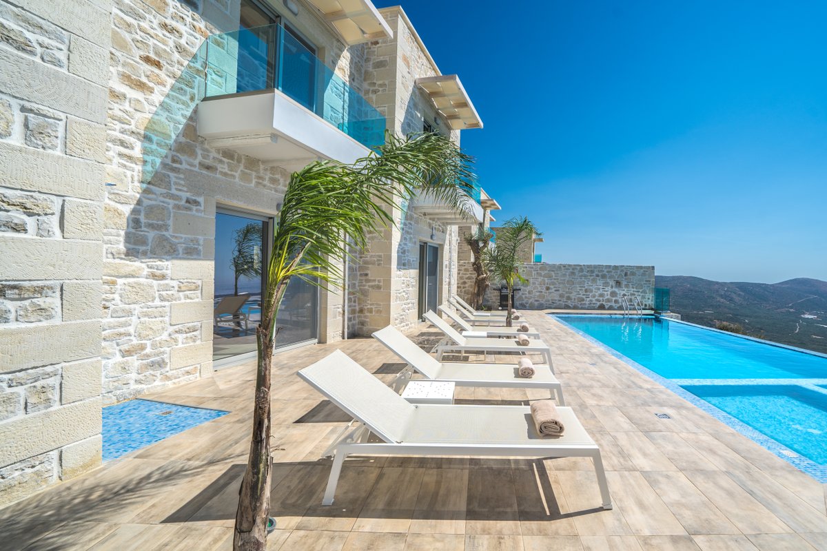 Twin Villas, private pools, sea view, jacuzzi, ΒΒQ
