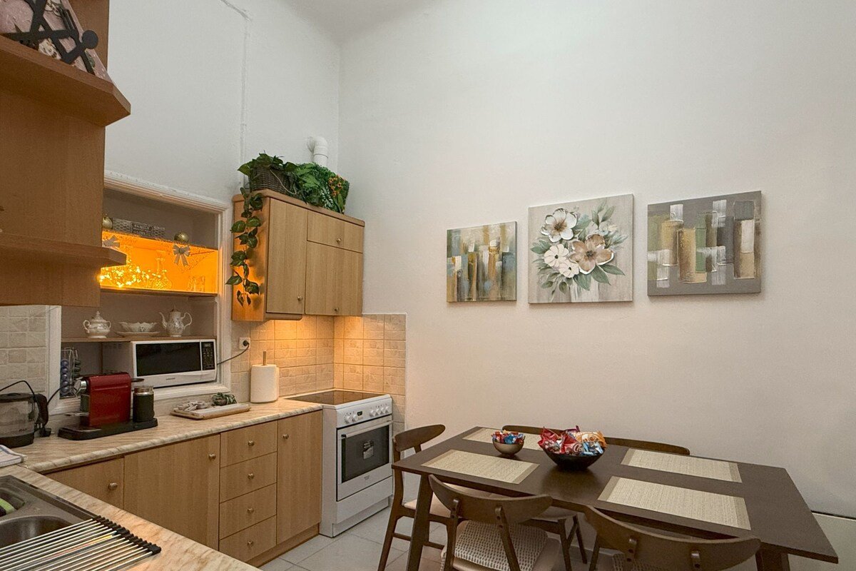 Entire Neoclassical House, 4BR across two floors gallery image 3