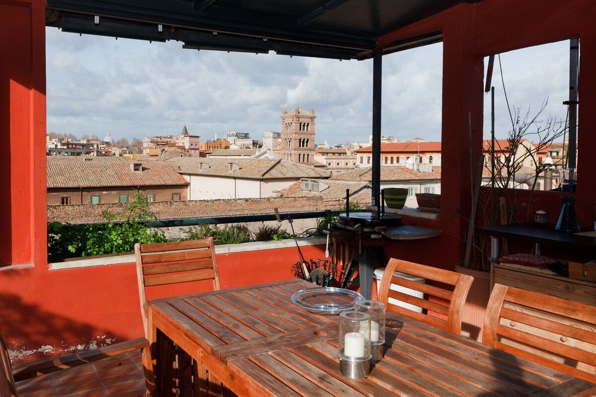 The Historic Nobleman’s Penthouse – 3 bedrooms gallery image 4