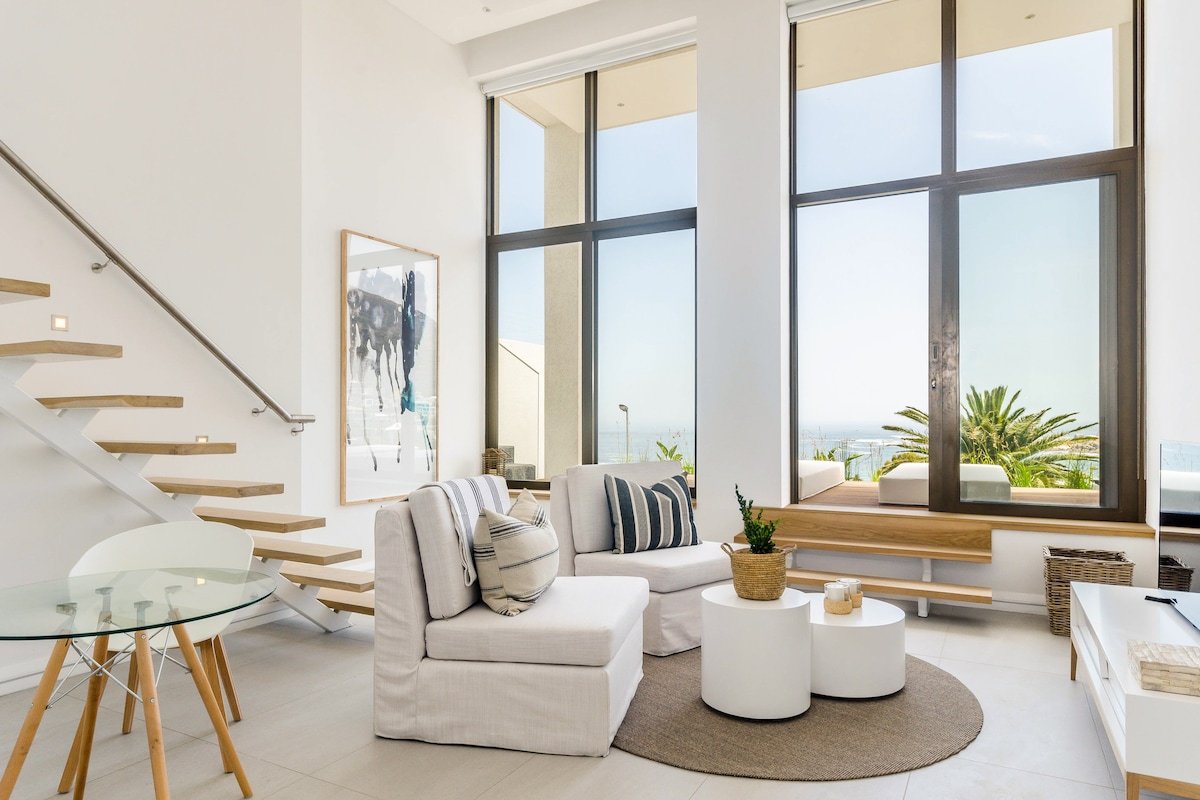 Stunning Ocean & Mountain Views in Camps Bay