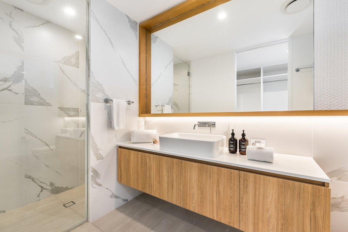 Luxury Living on Lakeview Rise gallery image 4