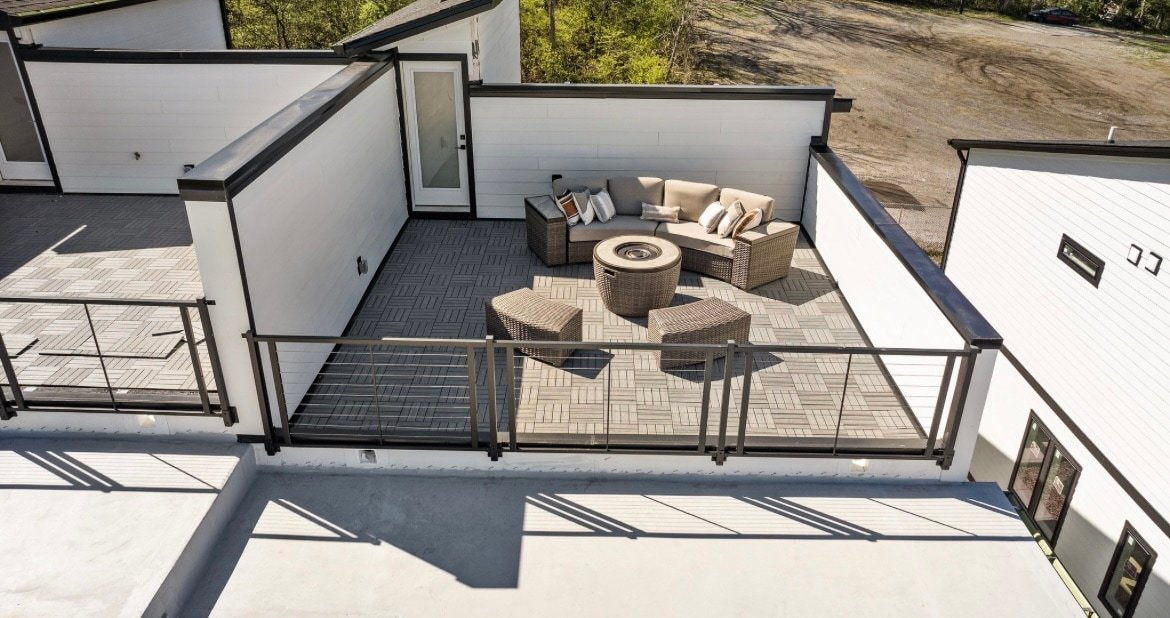 The Howdy House: Rooftop Deck gallery image 3