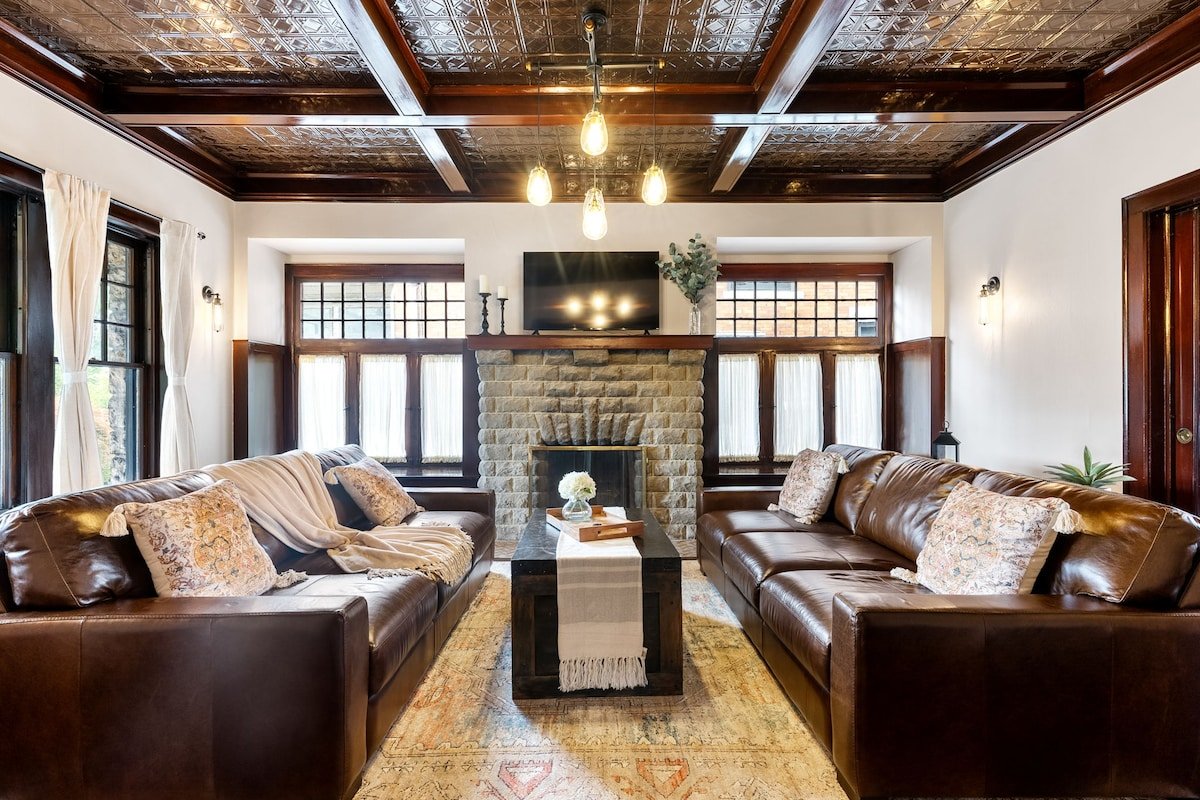 The Crotti Conservatoire Castle – 𝟑 𝐟𝐥𝐨𝐨𝐫𝐬! gallery image 3