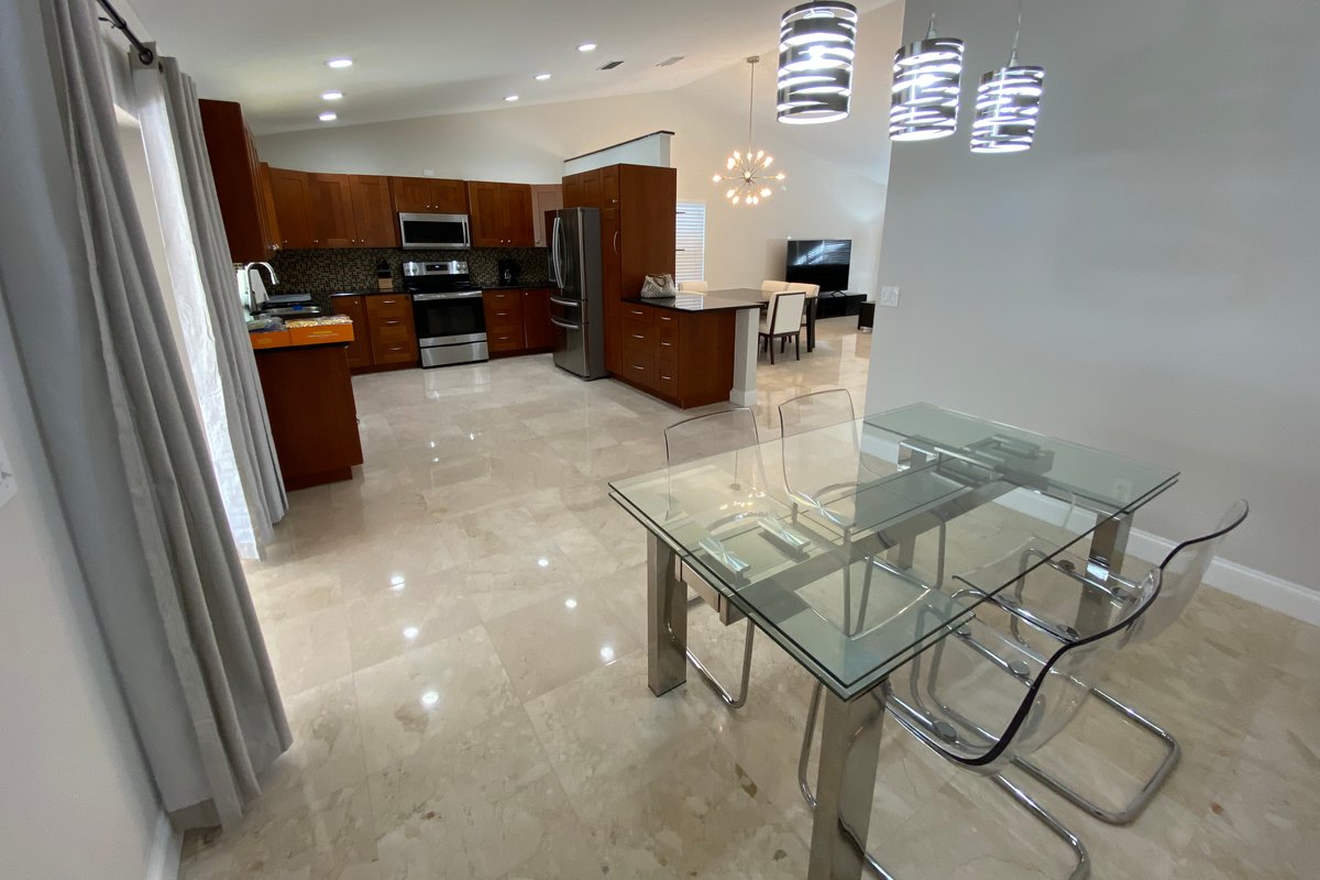 Renovated house w/ saltwater pool & huge backyard