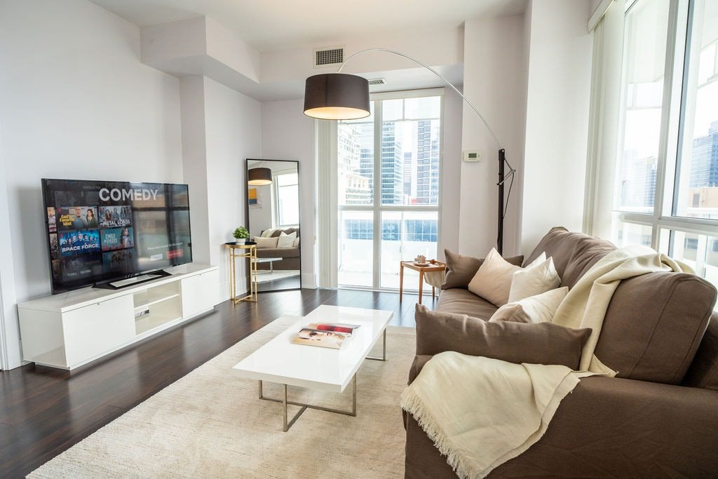 Luxury Condo w/ CN Tower View, Workspace gallery image 5