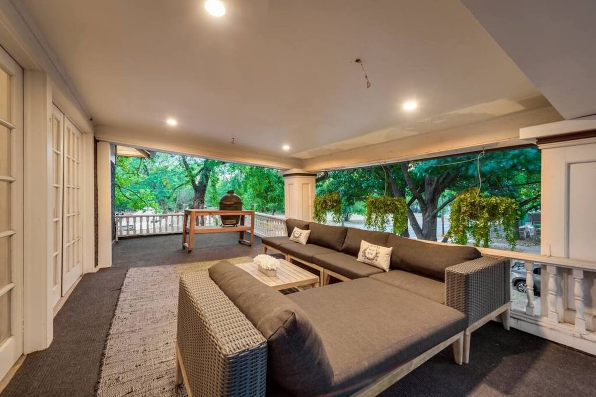 Spacious Historic Stay | Huge Private Balcony gallery image 5