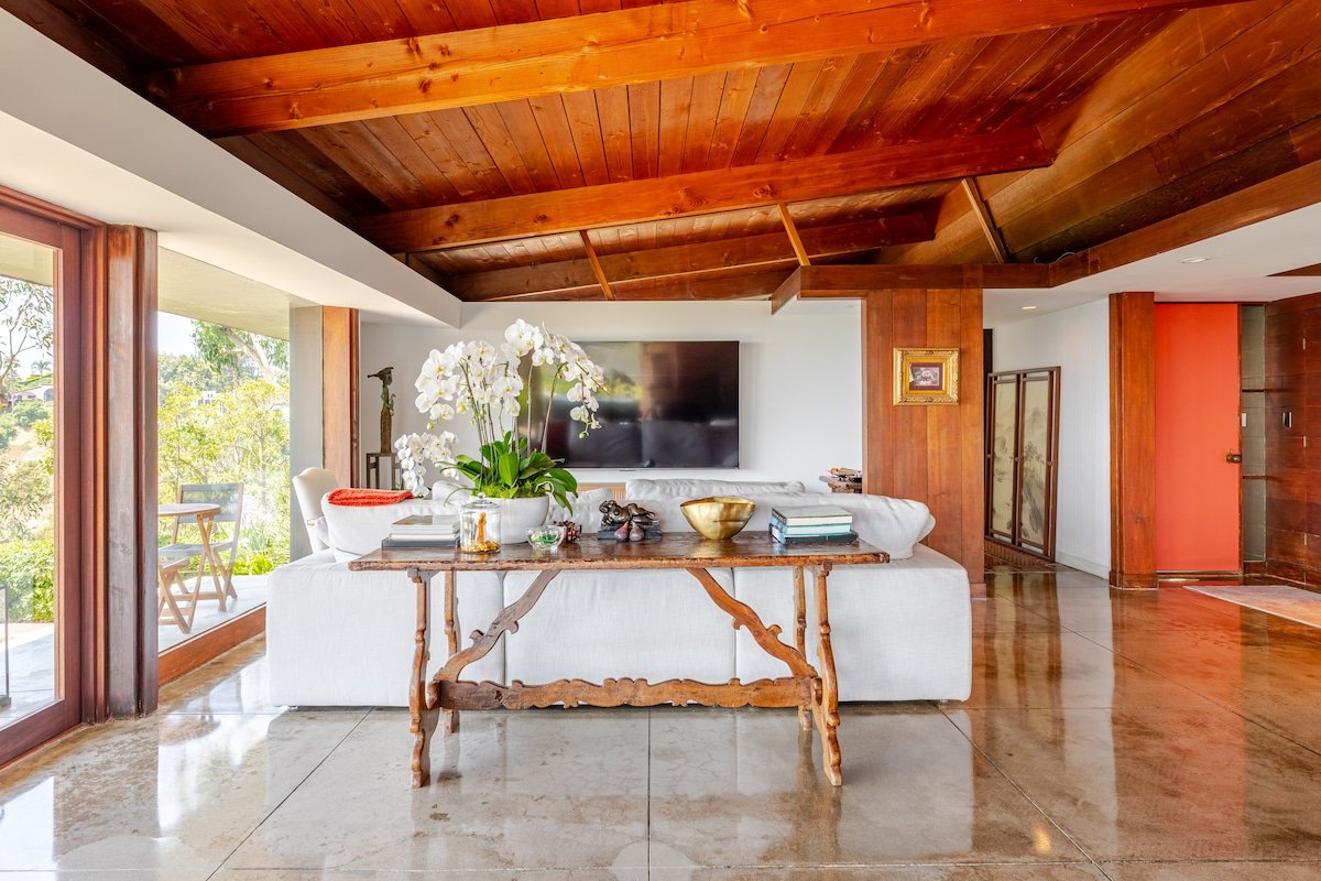 Beverly Hills Oasis with Pool & Stunning Views gallery image 5