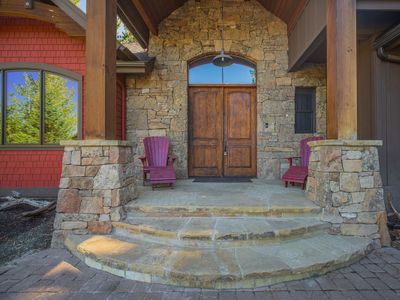 Sunstone Hideaway | Hot Tub, Firepit & Pool Table