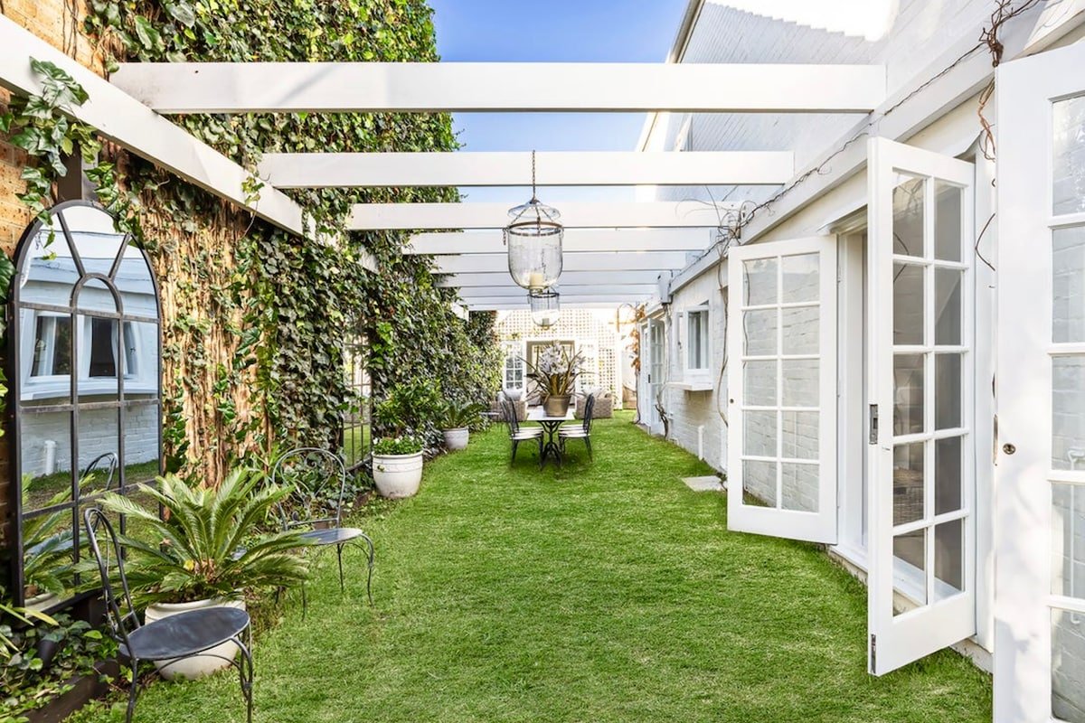 Woollahra Home with Idyllic Secret Garden gallery image 3