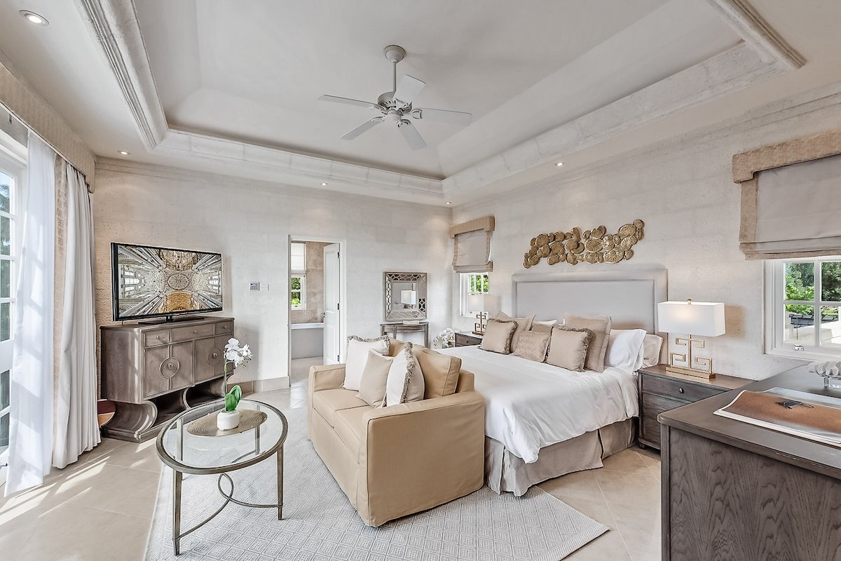 Westland Heights Villa, St James sleeps 10 gallery image 2