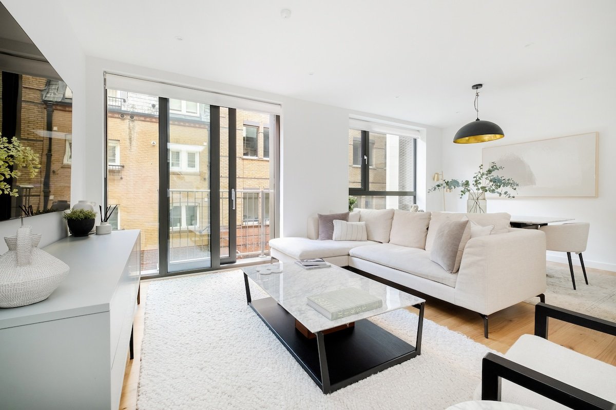 Luxury Mayfair Townhouse next to Buckingham Palace gallery image 2