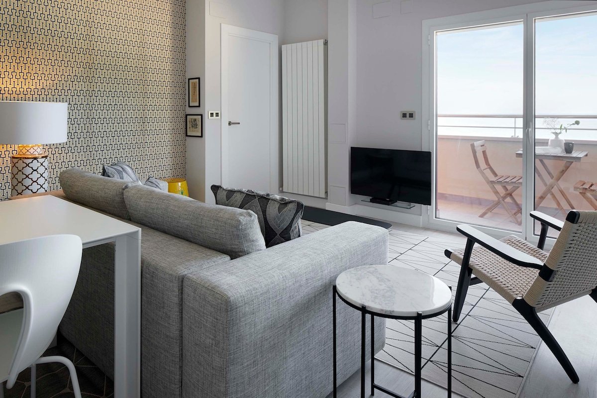 Sunset by FeelFree Rentals gallery image 4