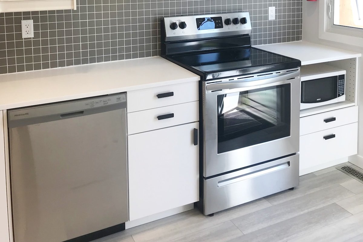 2BDR Entire House! St. Boniface Hospital w/Parking gallery image 4