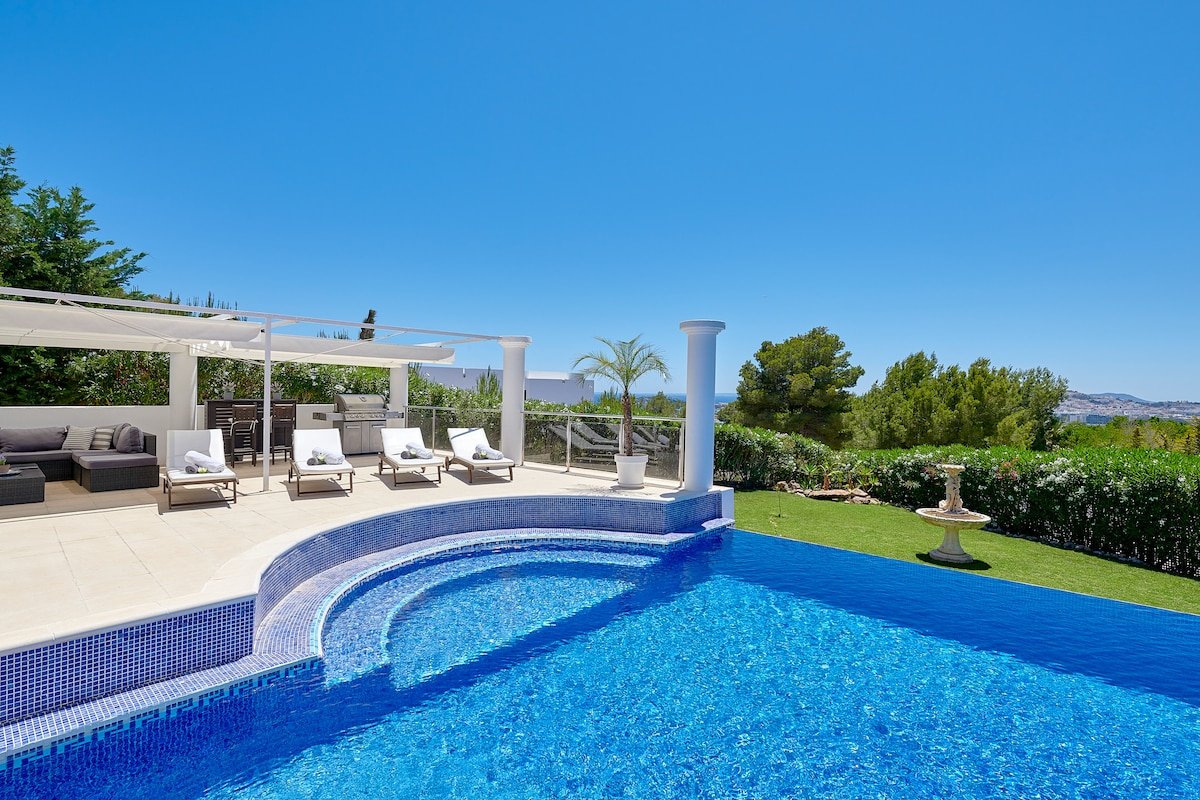 Ibiza town views- pool- bbq- gym- piano gallery image 4