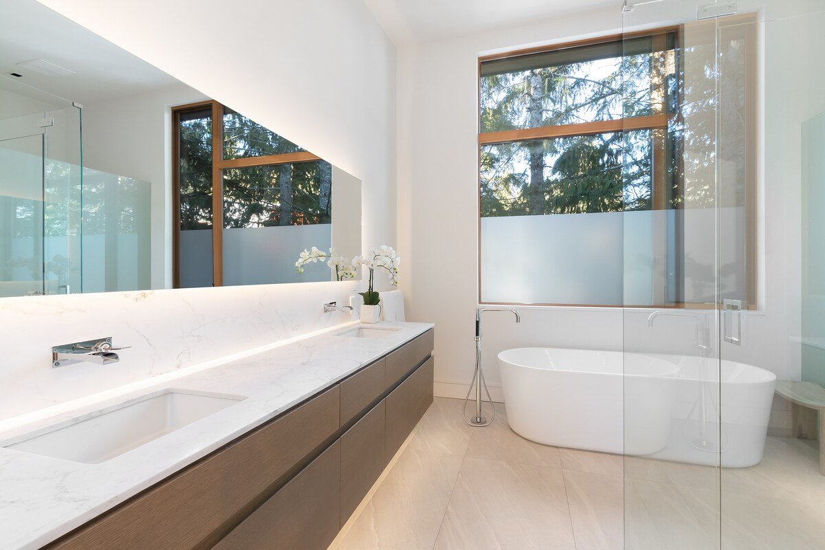 Alpine retreat w/ ski access & firepit gallery image 4