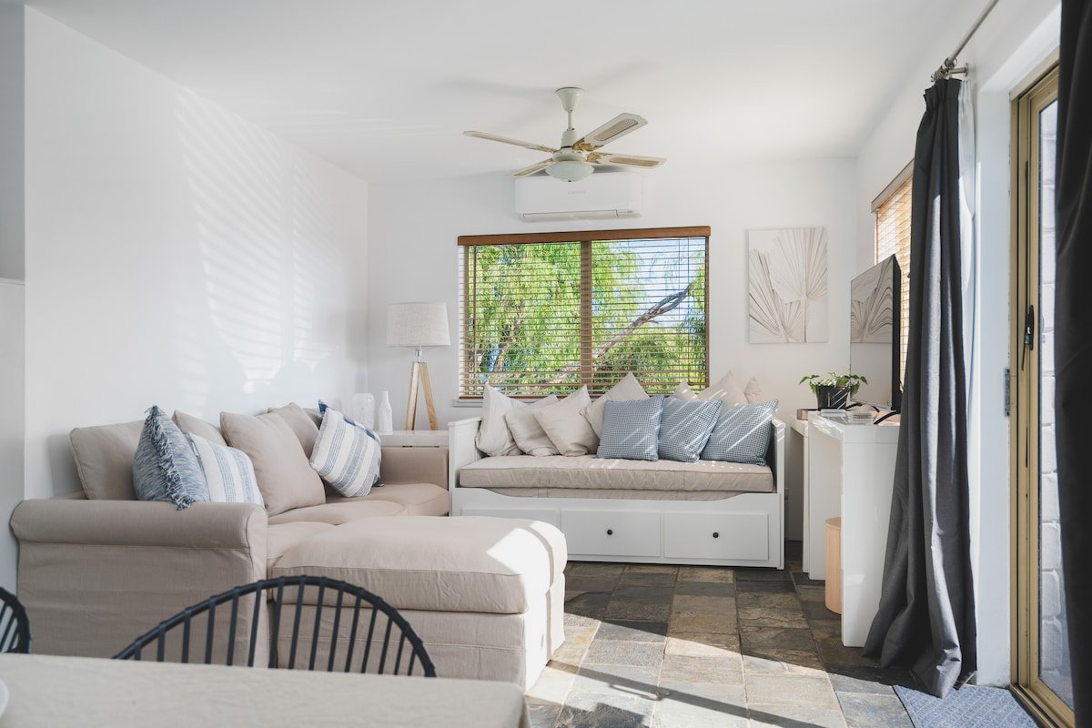 Oceanview Lodge by Peppy Beach Retreats® gallery image 4