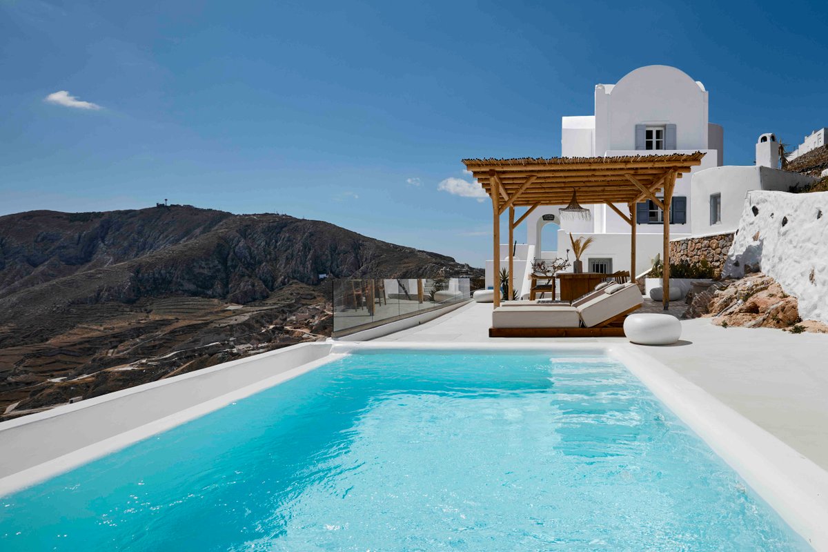 Bluewhite villa with heated private pool