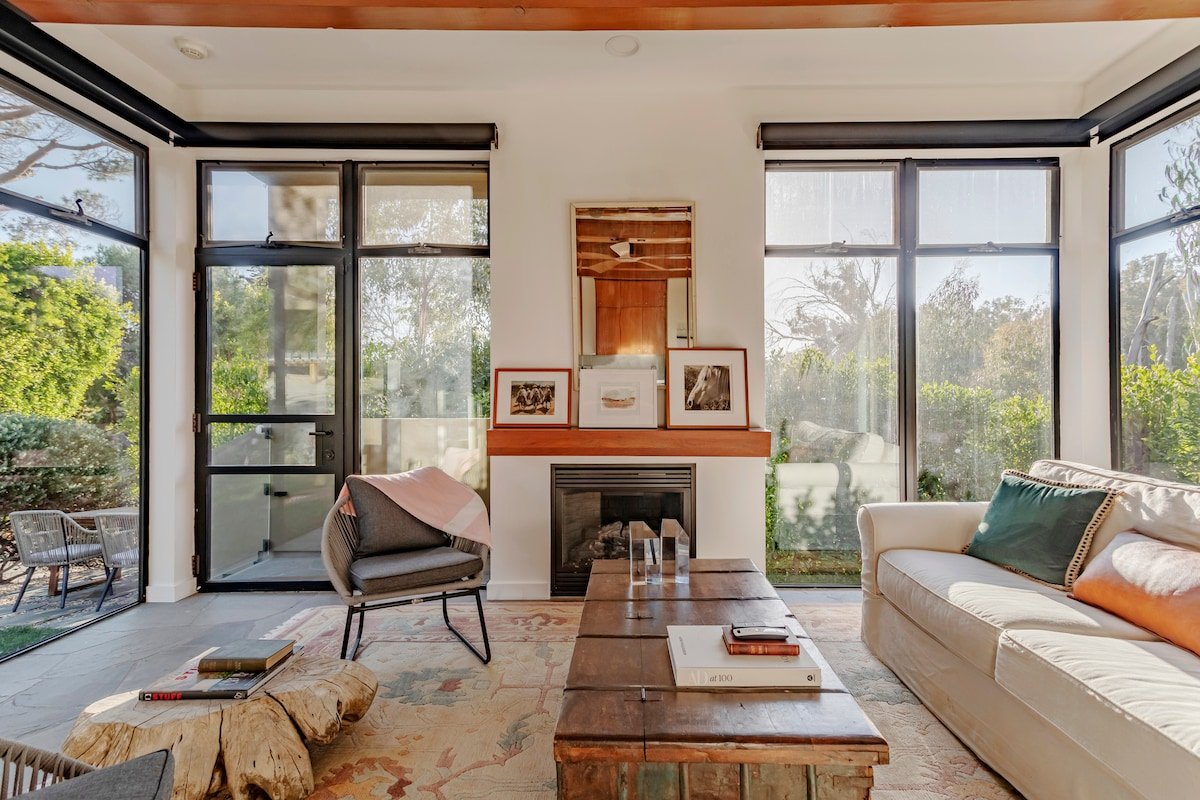 Private Malibu Escape: Walk to Secluded Beach gallery image 3