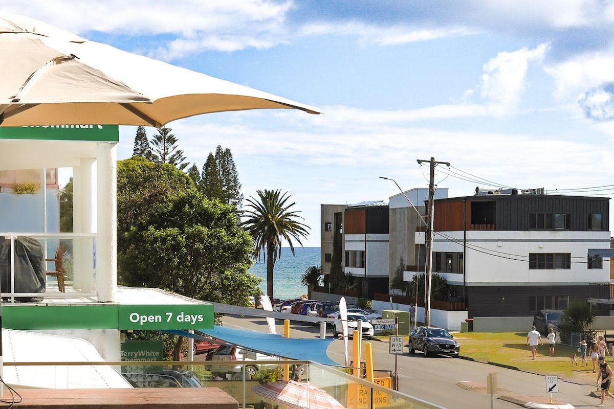 WholeTopFloor Modern Central Ocean View -HUGE DECK gallery image 3