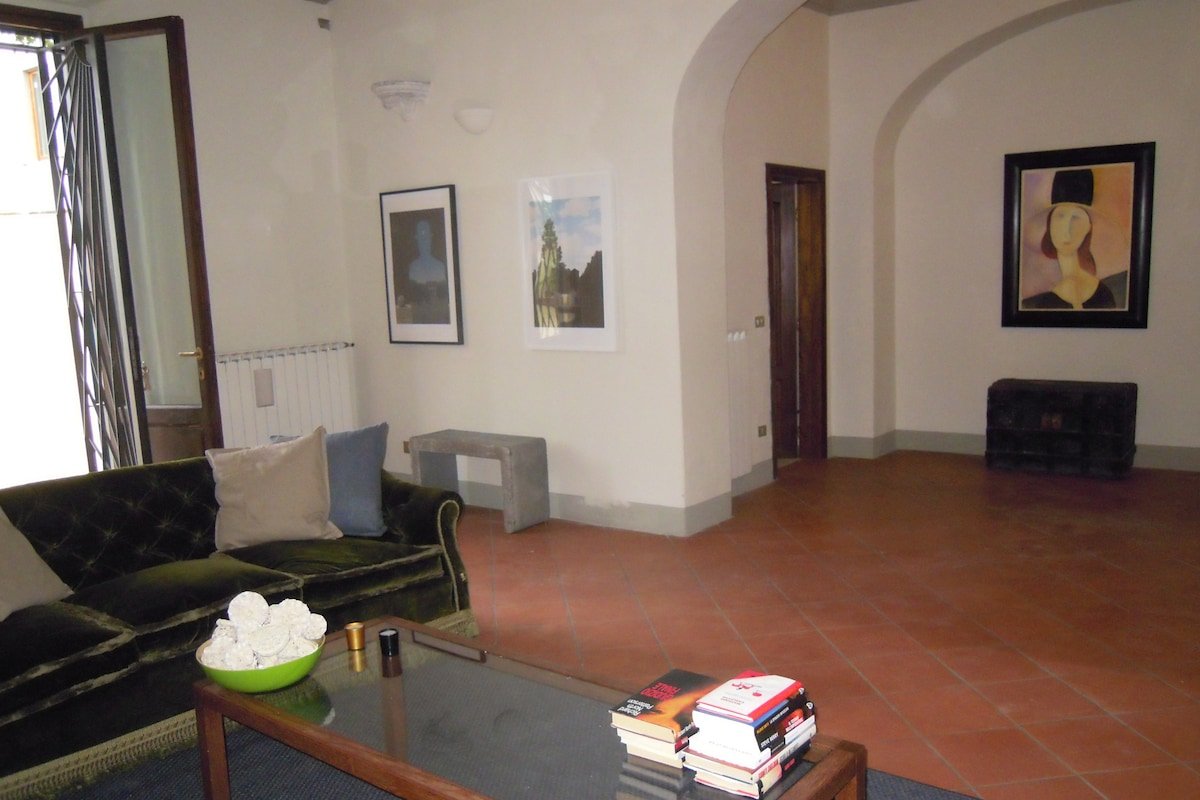 Deco eclecttica in Casa del 14′ secolo con corte gallery image 4