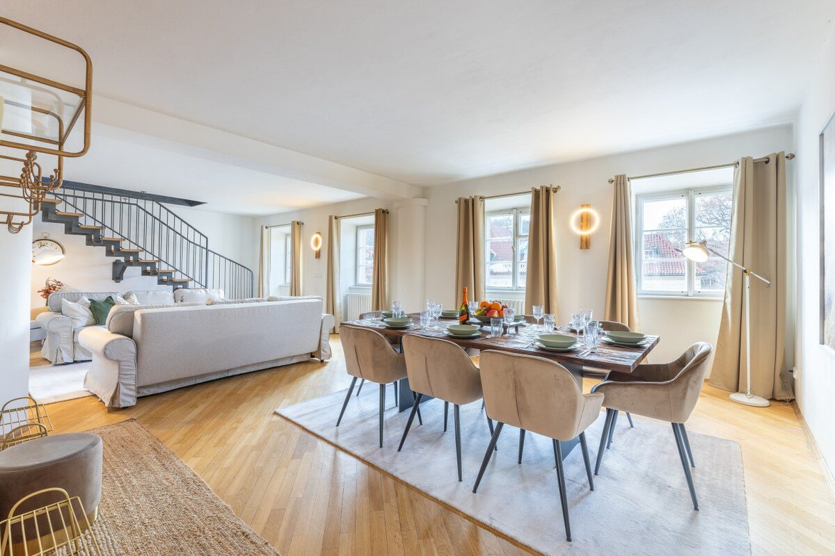 5-bedroom luxury retreat by Charles Bridge gallery image 2