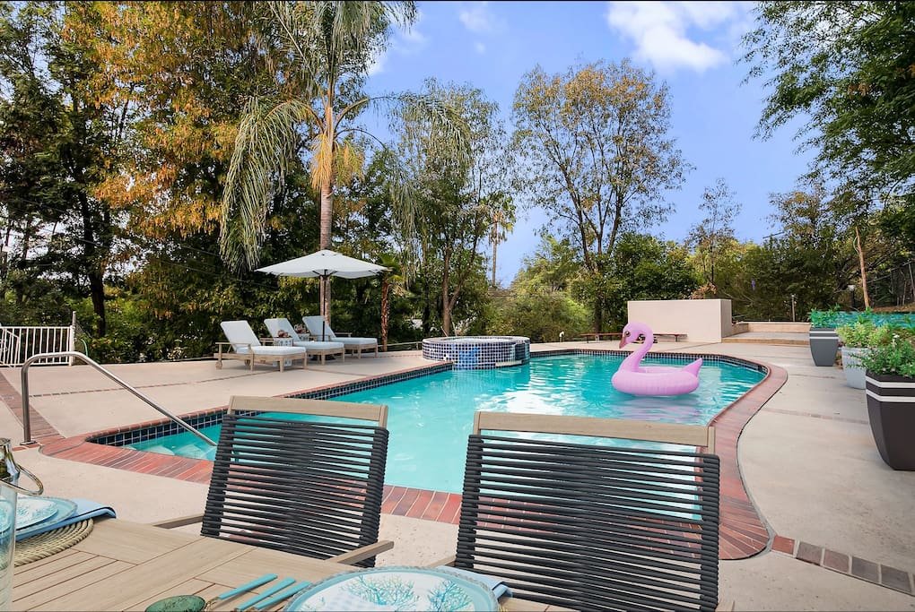 Spacious 8-BR Home with Pool in Woodland Hills gallery image 5