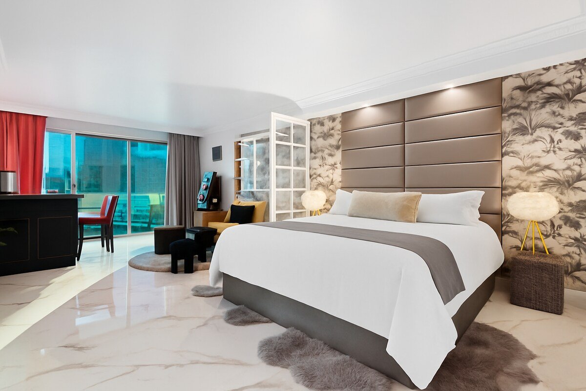 On LV Strip! Free Pool Access/Balcony/F1 Race View gallery image 4