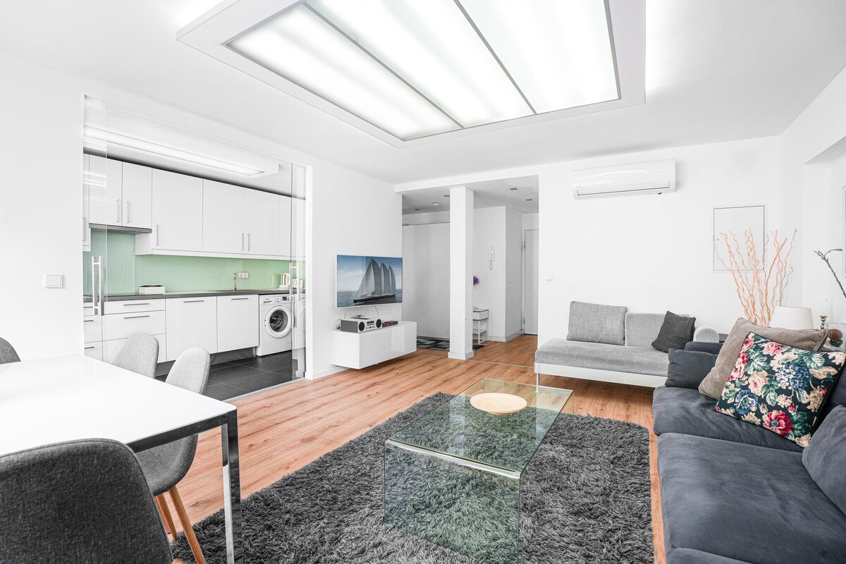 Stylish 4 bedroom apartment close to Marienplatz gallery image 4