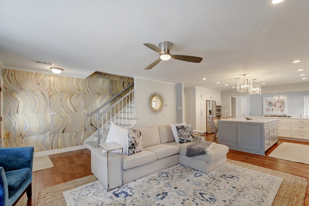 Beautiful 6 BR/4 Bath House 5 min from Downtown!